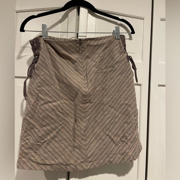 Skirt with ties on the sides - Picture 2 of 4